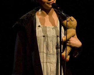 Beaucoup d'humour et de tendresse dans l'interprétation des deux acteurs à vivre du 1er au 31 décembre 2011 au Théâtre Antoine. Un moment magique.