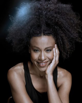 Malia - Photo - Black Orchid